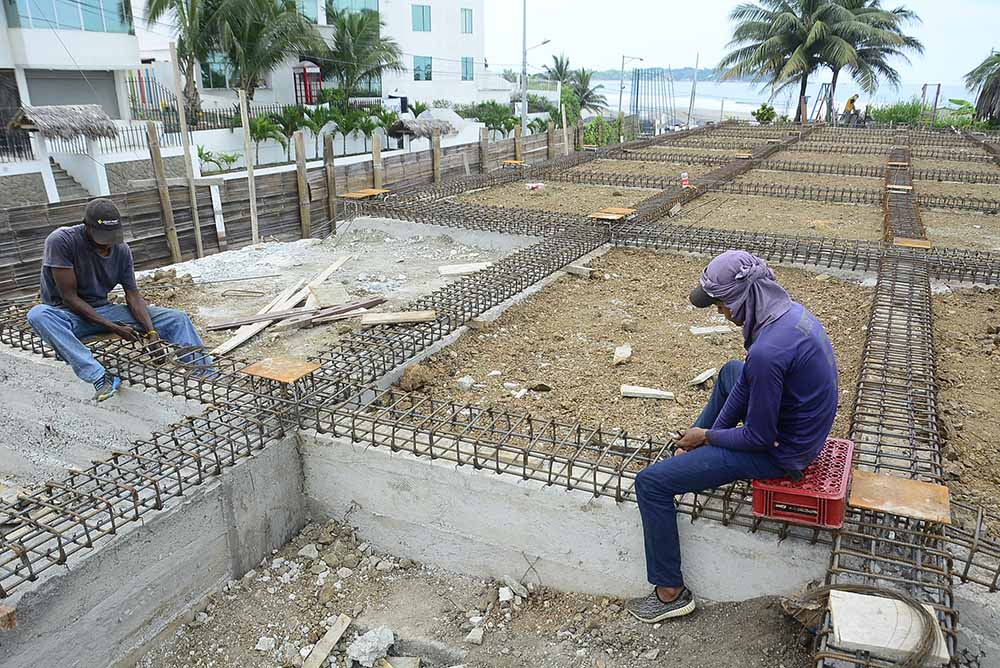 XIMENA PAZMIÑO PROPIETARIA DEL HOTEL ROYA EN CONSTRUCCION